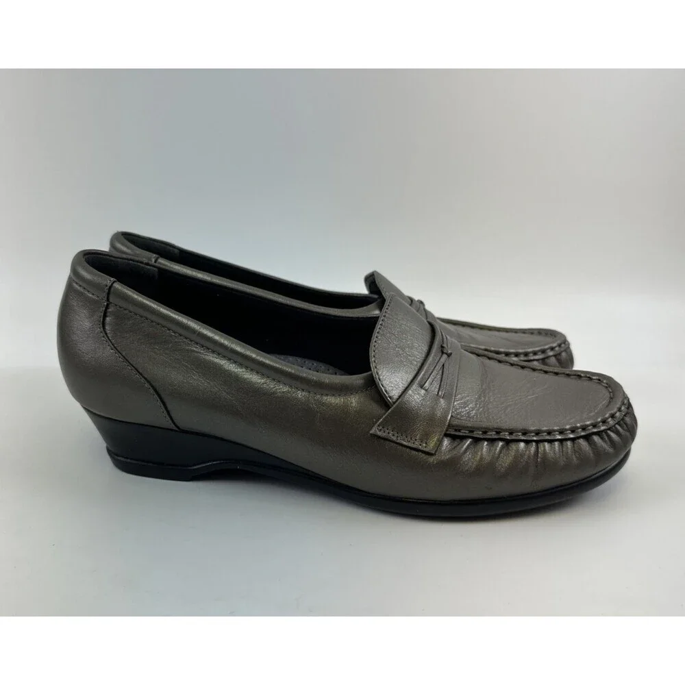 SAS Easier Slip On Loafer Pewter Leather Silver Metallic Wedge Womens Size 8.5 M